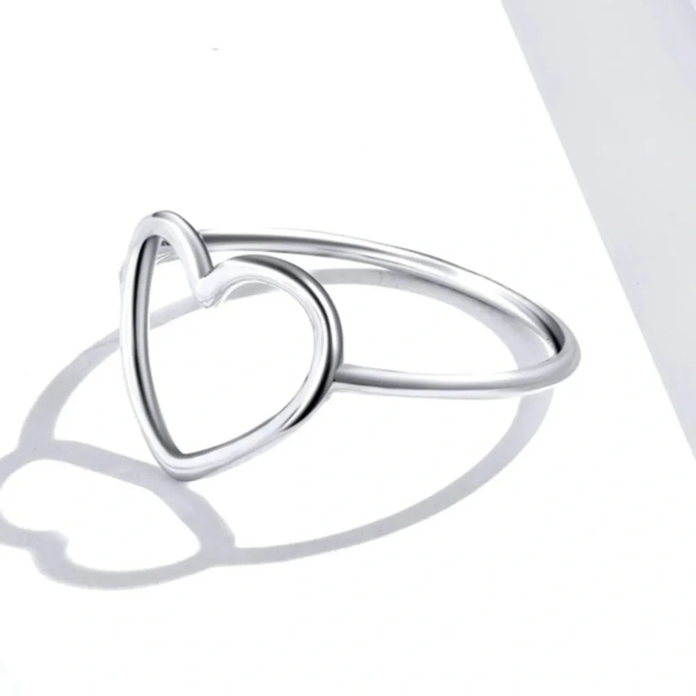925 Sterling Silver Simple Minimalist Heart Ring - Picture 5 of 6